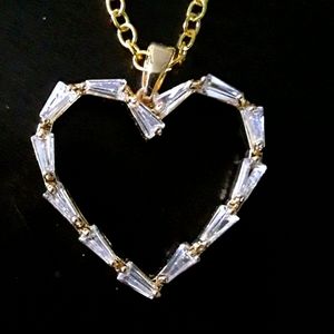 NWOT Beautiful Unique Heart Necklace